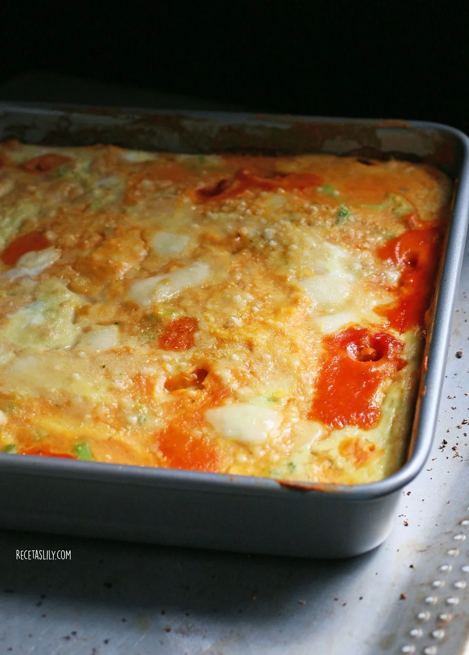 Pastél o lasaña de plátano, pollo y brócoli