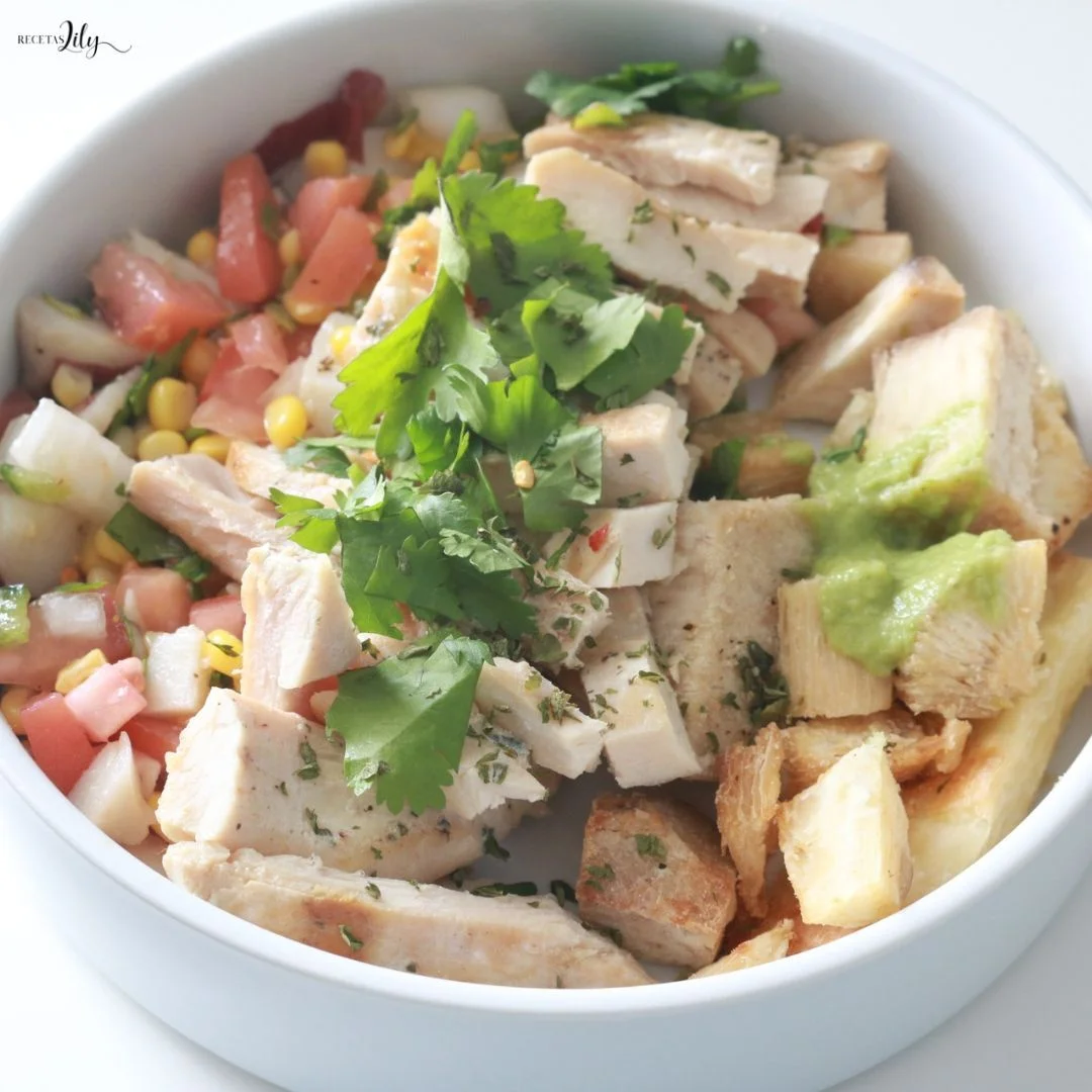 Receta de ensalada bowl con pollo a la plancha - Comedera - Recetas, tips y  consejos para comer mejor.