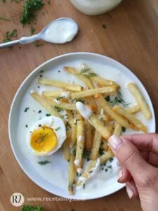 CREMA DE QUESO FETA CON PAPAS Y HUEVO