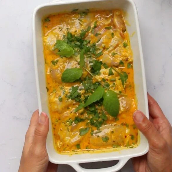 Pollo a la curcuma con limon aderezo con suero de leche