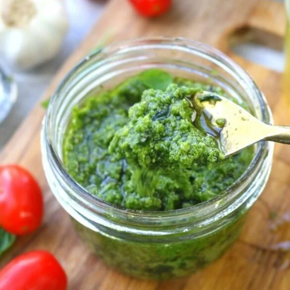 Receta Tradicional de Salsa Pesto de Albahaca – Recetas Lily Receta Tradicional de Salsa Pesto de Albahaca - Recetas Lily
