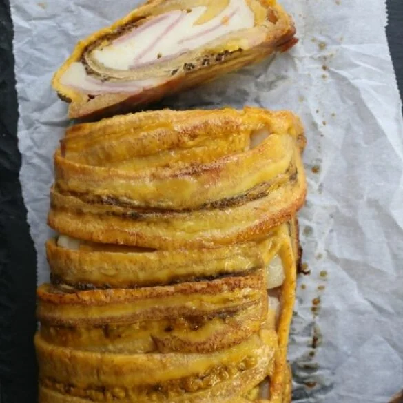 rollo de platano cn jamon y queso